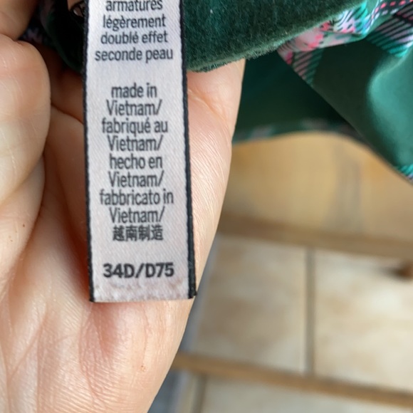 Victoria secret’s bra 34D - Picture 3 of 4